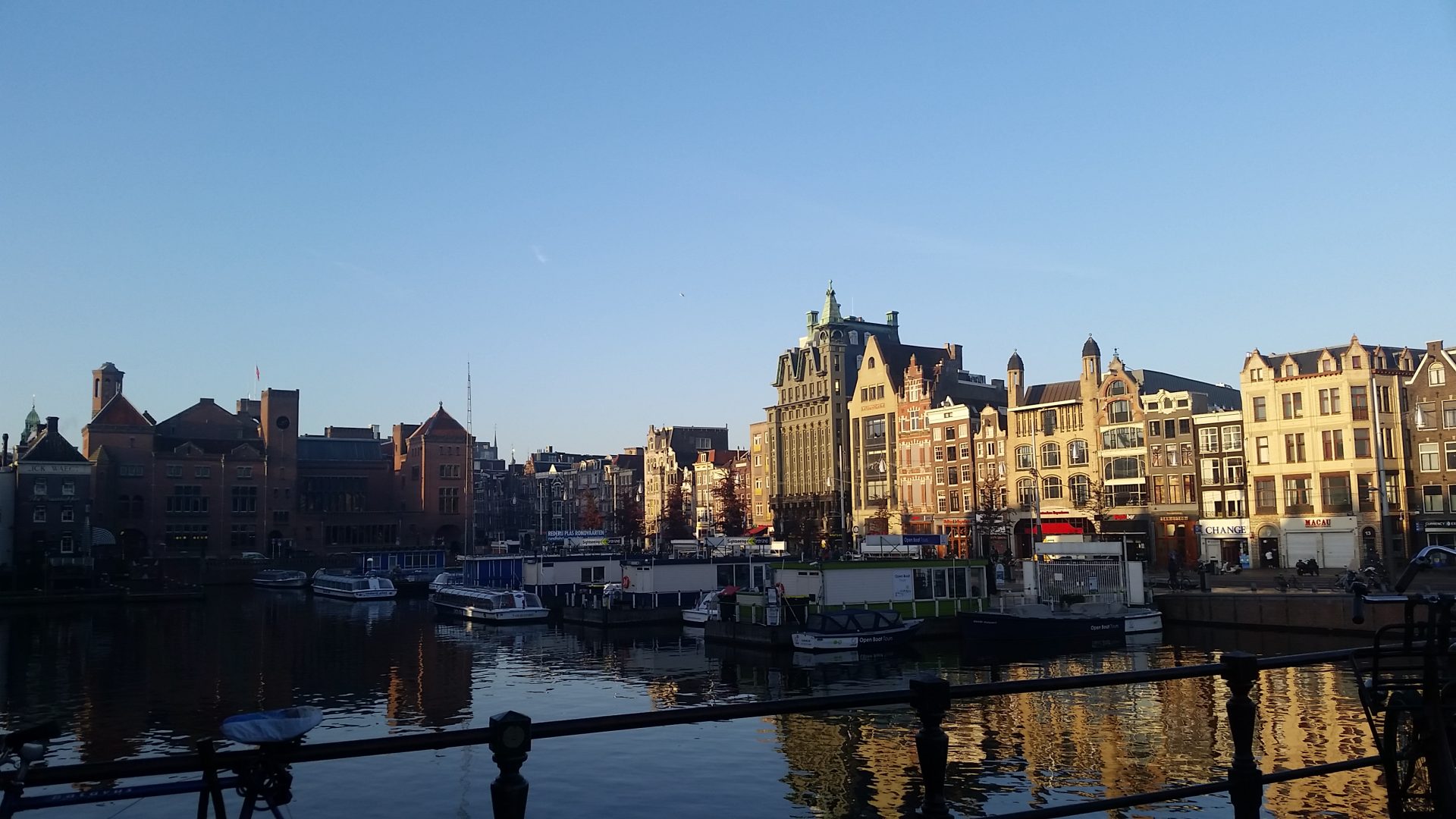 A guide to make the most of your overnight layover in Amsterdam