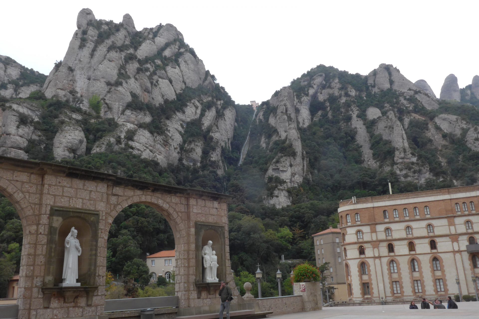 The Complete Guide to a Day Trip to Montserrat: How to get there from Barcelona, what to bring and what to do and see!