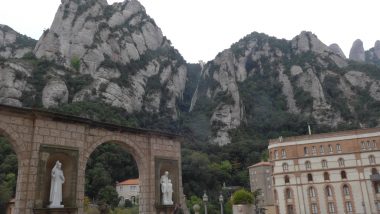 The Complete Guide to a Day Trip to Montserrat: How to get there from Barcelona, what to bring and what to do and see!