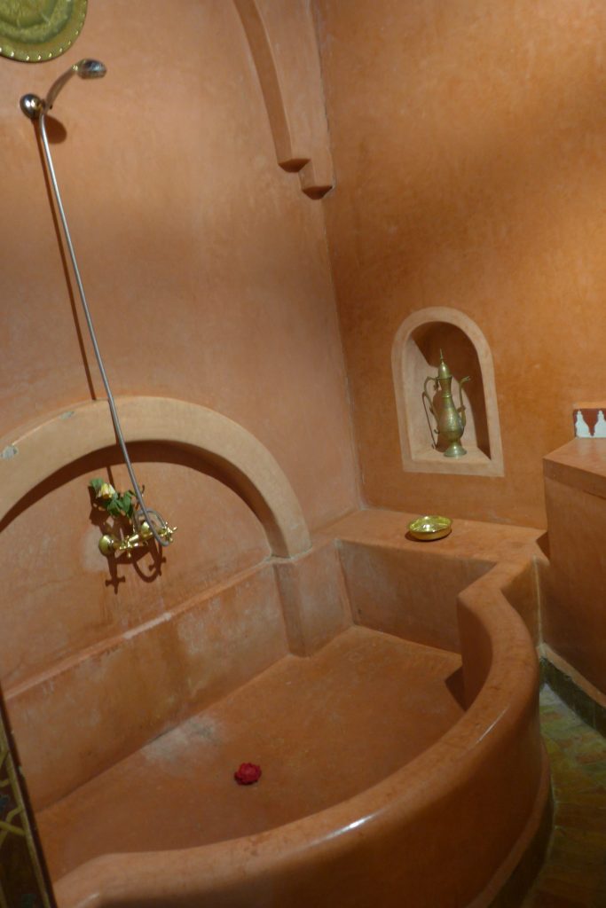 Shower tub of Soraya Room at Riad Dar Dialkoum
