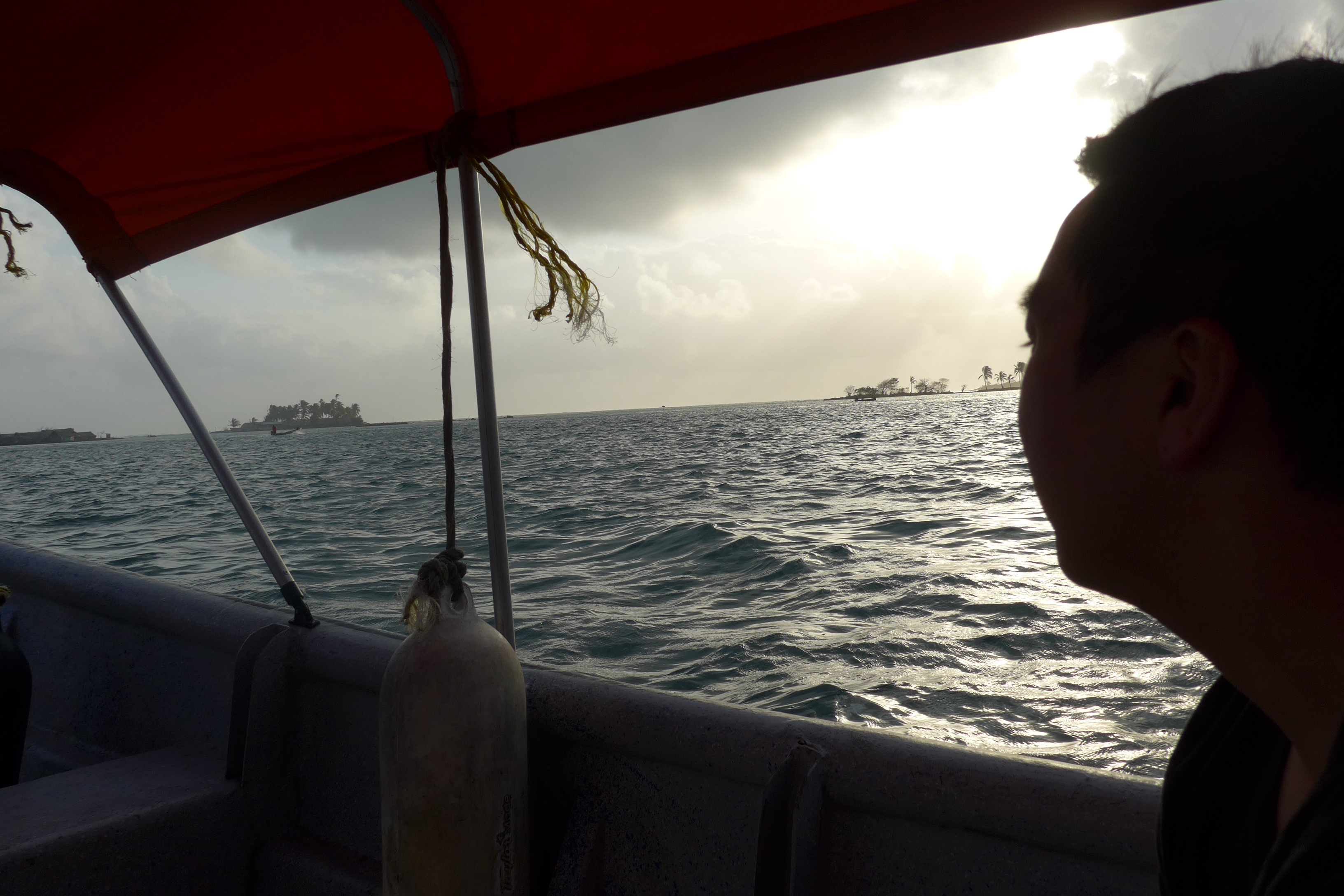 Boat ride in Guna Yala to Dolphin Lodge