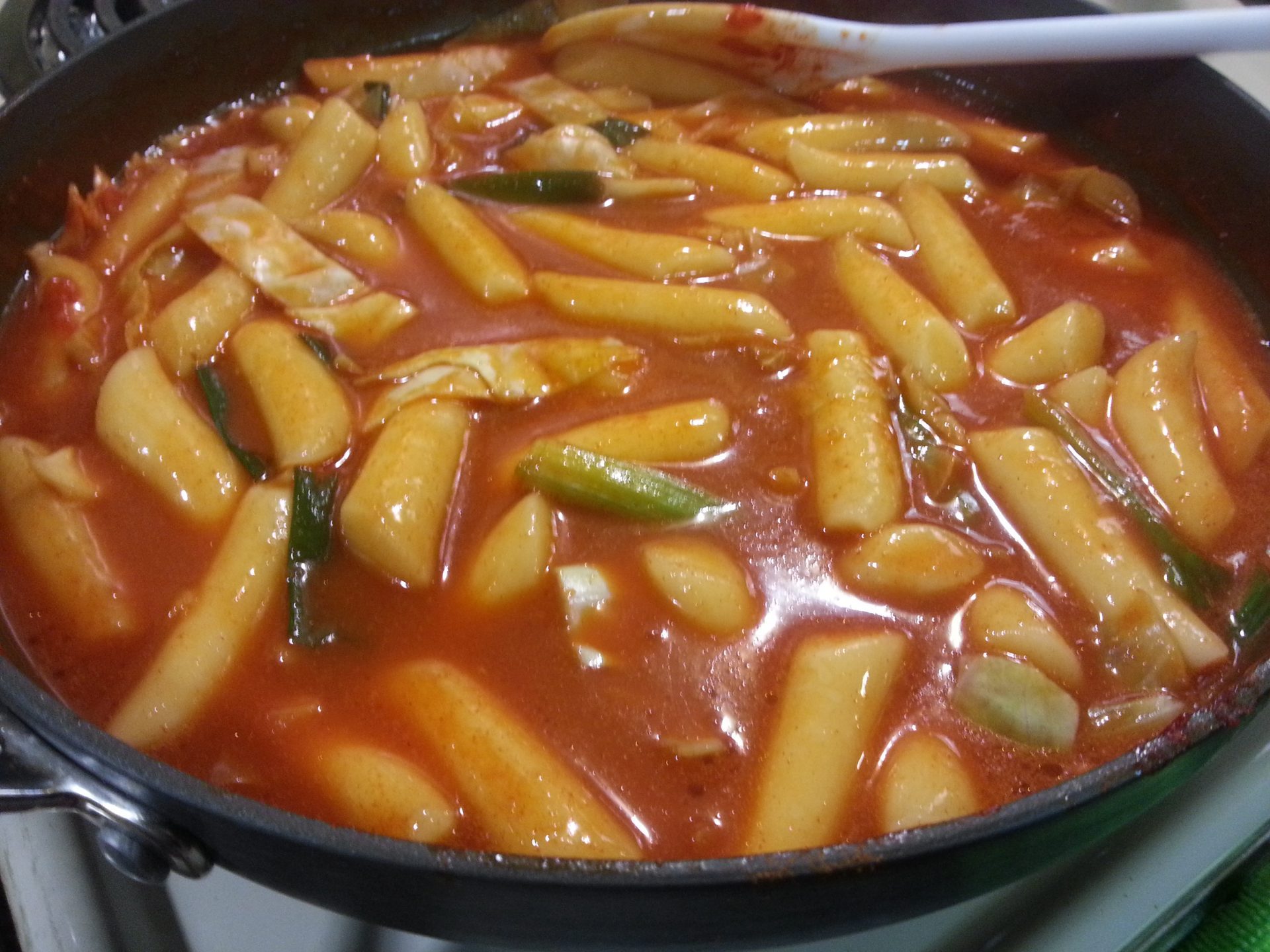 A guide to the must-try dishes in Korea for first-time visitors.