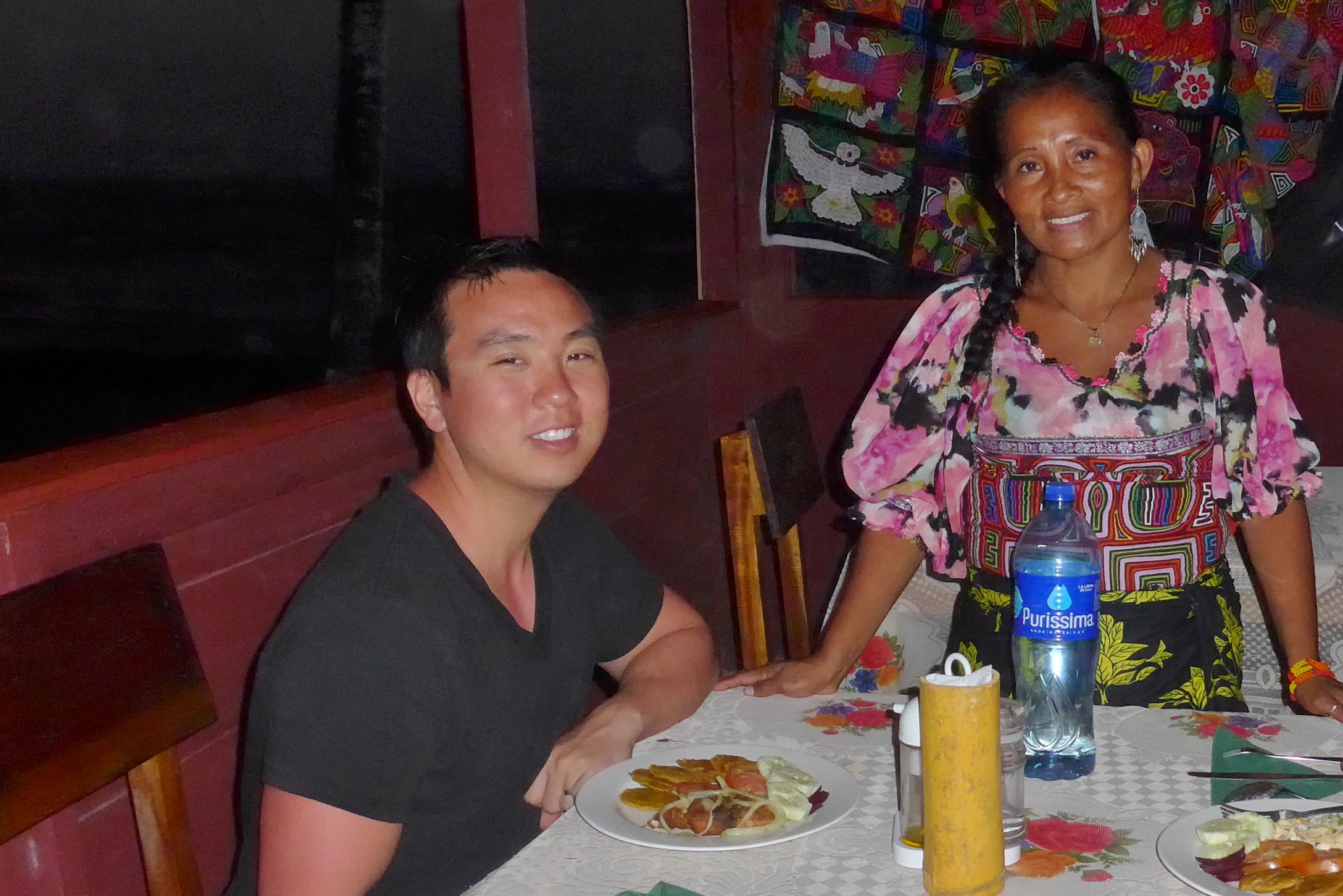 Dinner at Dolphin Lodge in Guna Yala with local woman