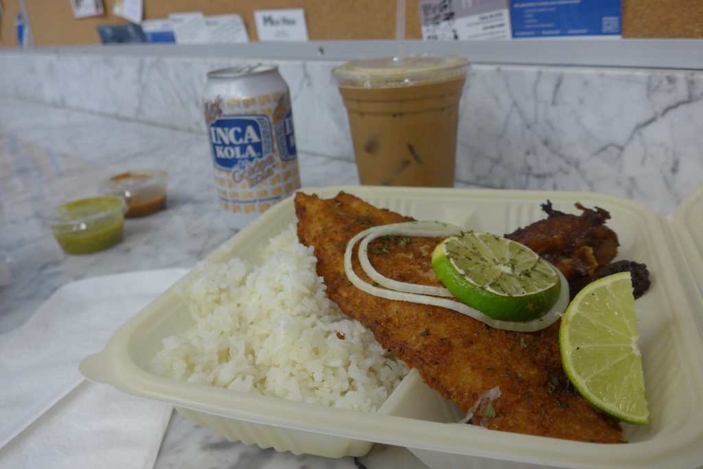 Dinner at Las Olas: fish and fluffy Cuban white rice!
