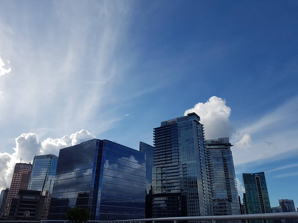 If you're looking for a hotel in Vancouver, you can't go wrong with the Pan Pacific! The highlight: it has a heated outdoor pool on the rooftop.