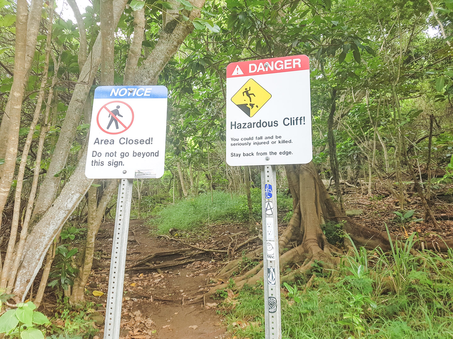 Oahu off the Beaten Path Crouching Lion Warning Signs