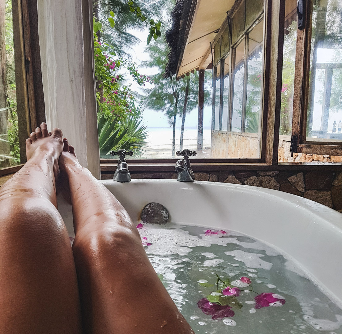 Bath with a view at Seasons Lodge