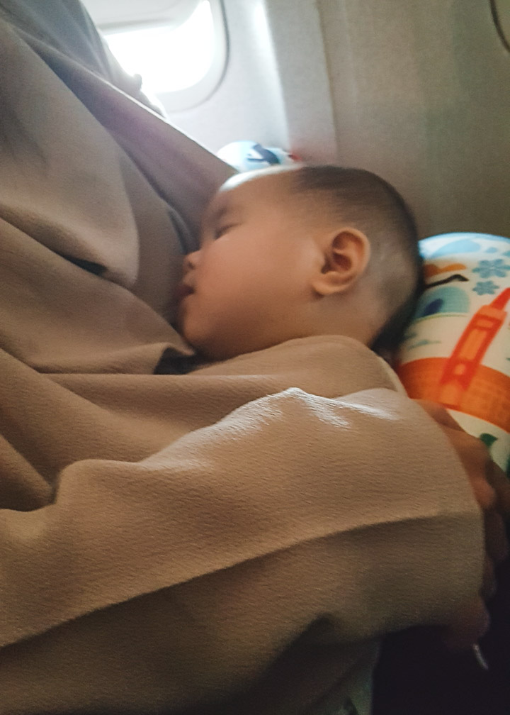 4 month old sleeping on airplane