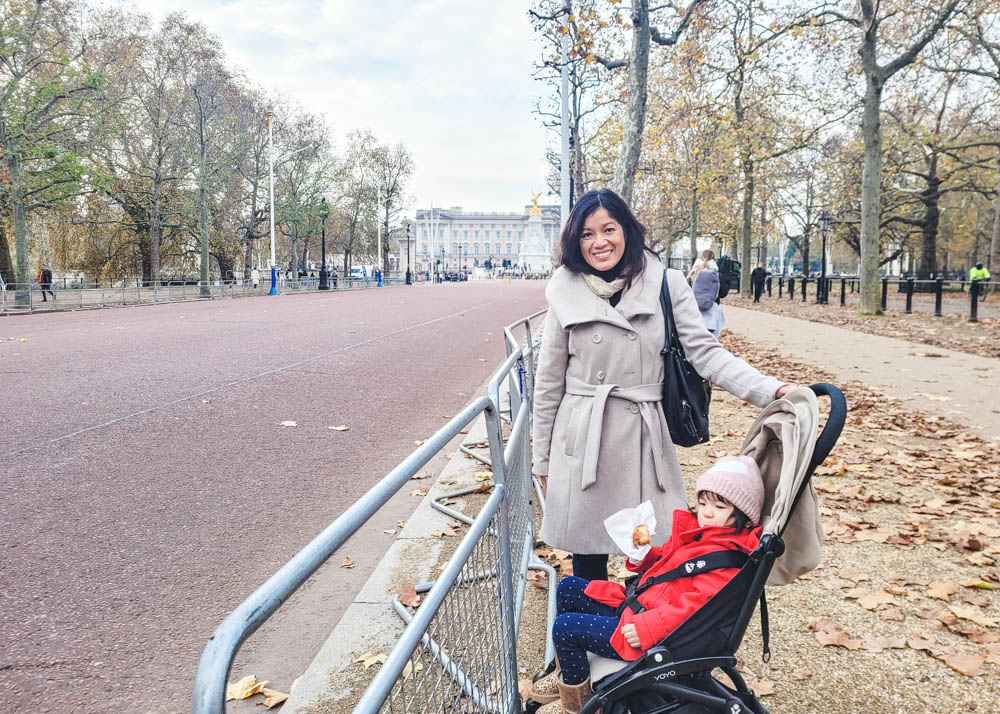 Buckingham Palace Changing of the Guards with kids