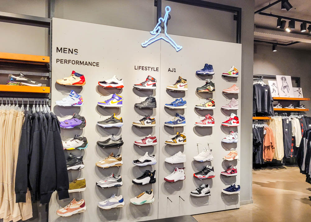 overeenkomst grijs verder Amsterdam Sneaker Shops - Ranked by a Sneakerhead - Solemate Adventures