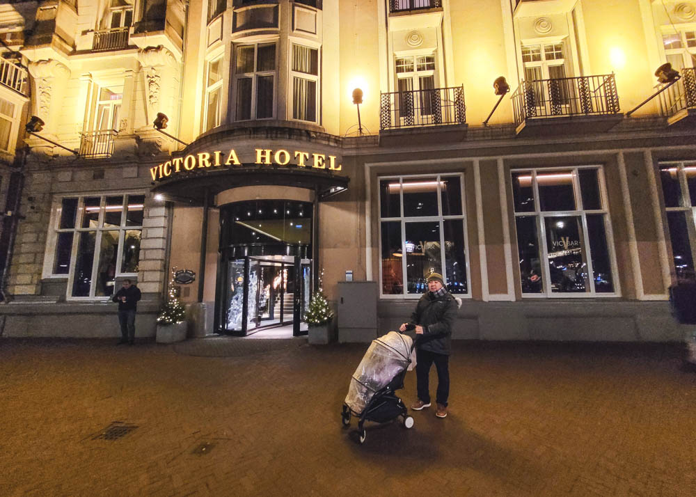 Park Plaza Victoria Hotel at Night