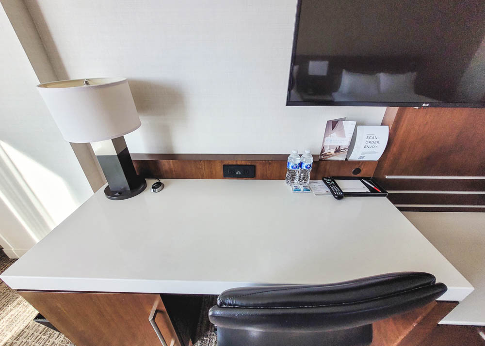 Calgary Airport Marriott Desk