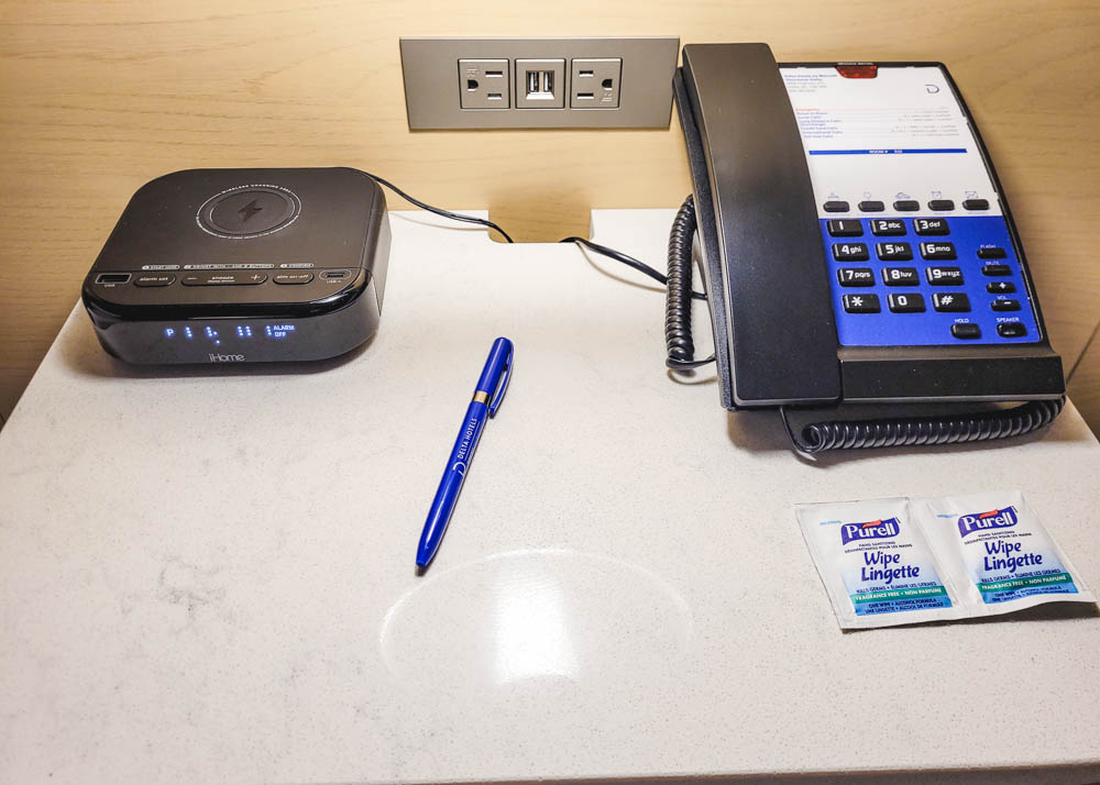 Delta Hotels by Marriott Vancouver Delta Wireless Charging