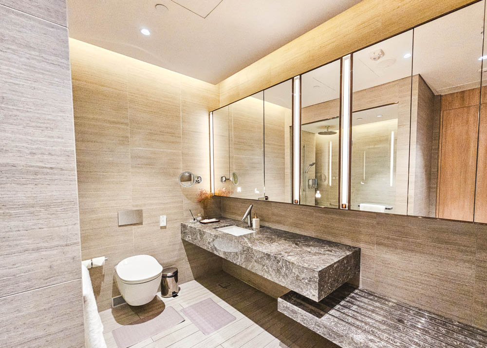 Changi Lounge Shower Suite