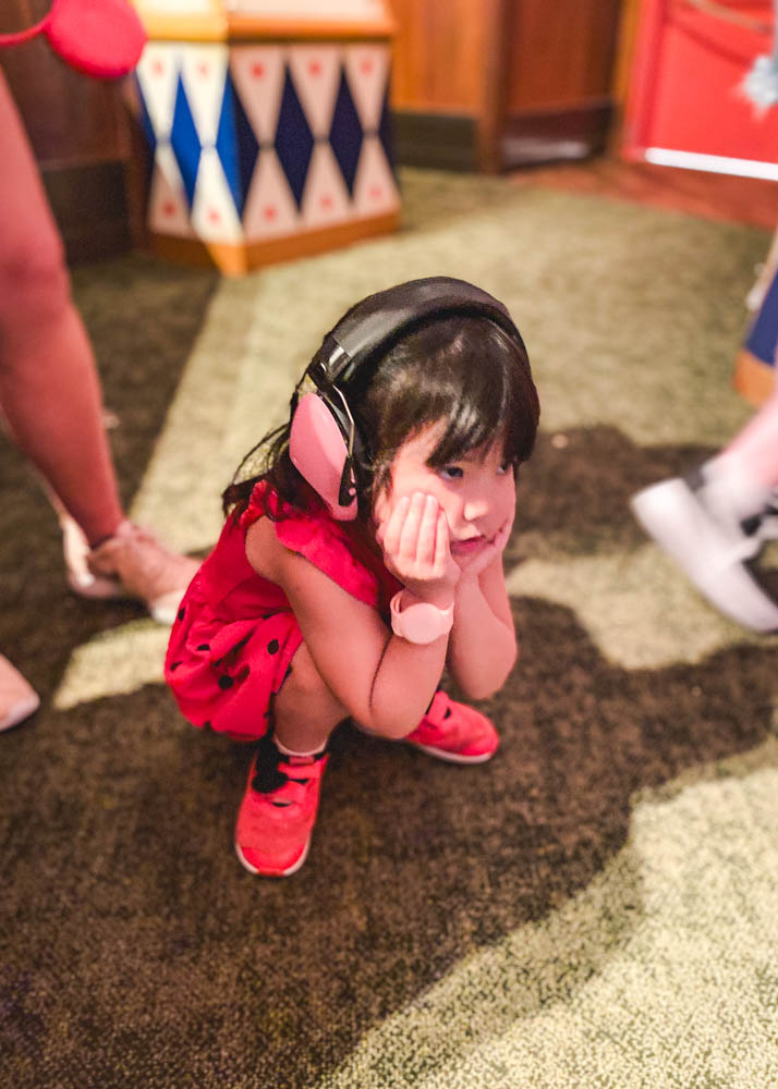 Kids waiting in line at Magic Kingdom Disney World