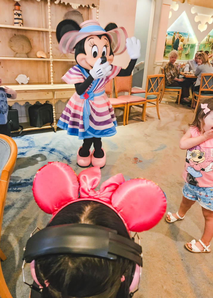 Minnie's Beach Bash Breakfast Dancing