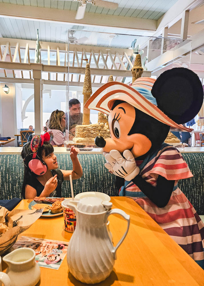 Weekend Disney World Trip Breakfast with Minnie