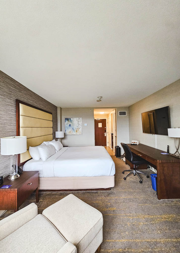 Delta Hotels Burnaby Conference Centre 1 King Bed Room High Floor