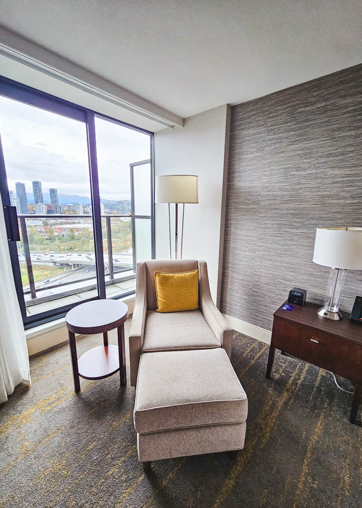 Delta Hotels Burnaby Conference Centre Chaise