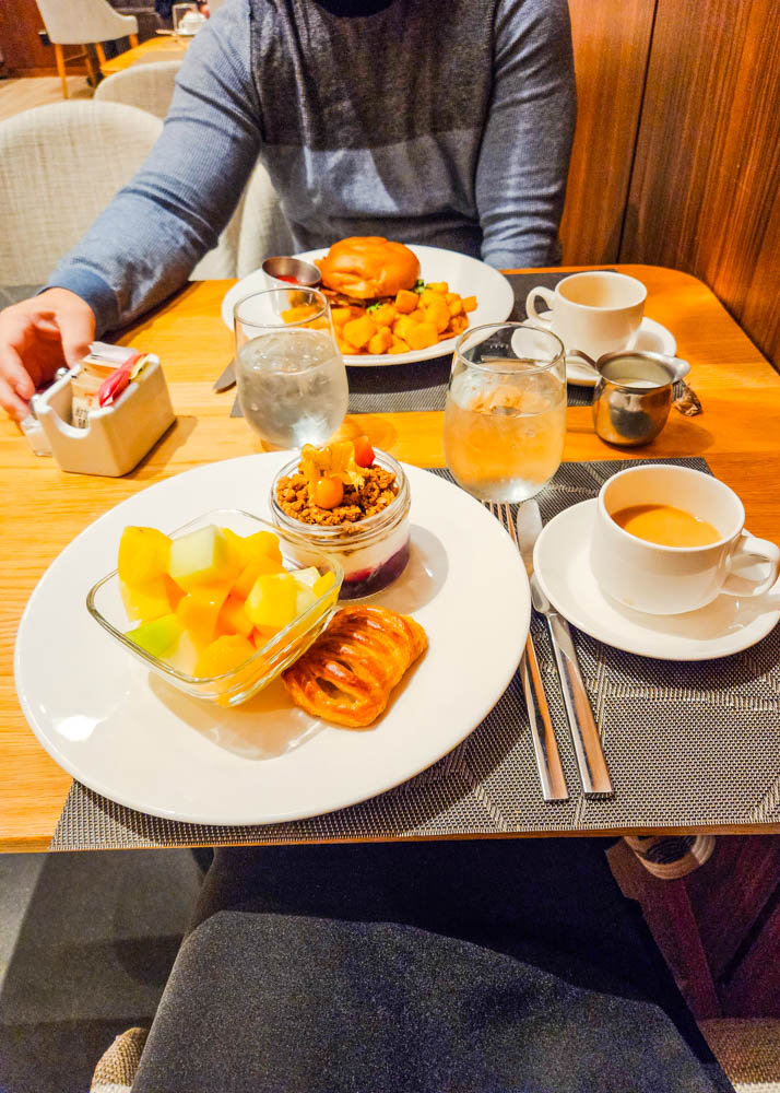 Delta Hotels Burnaby Conference Centre Villa Bistro Platinum Breakfast