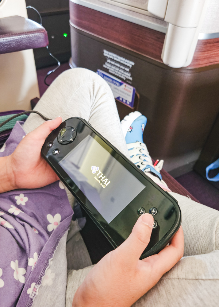 Thai Airways 777-300er Business Class Remote
