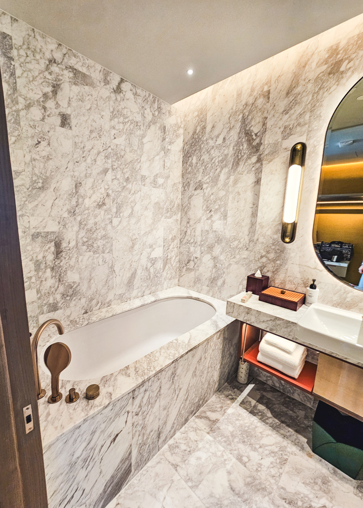 Andaz One Bangkok Bathtub