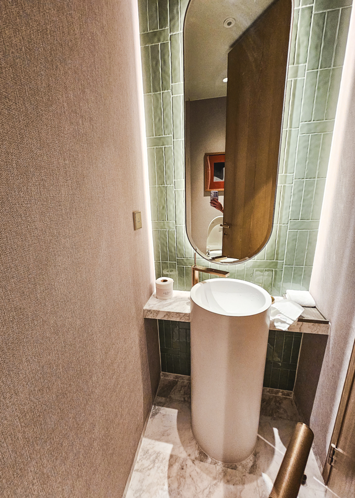Andaz One Bangkok Toilet Room Sink