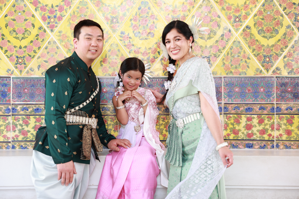 Wat Arun Photoshoot Family Pose 4