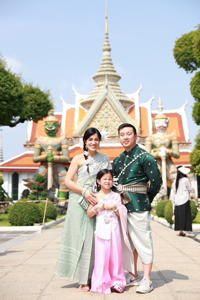 Wat Arun Photoshoot Family Pose