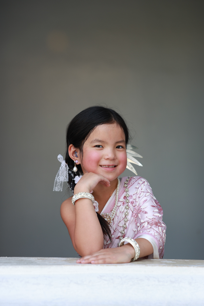 Wat Arun Photoshoot Girl Pose