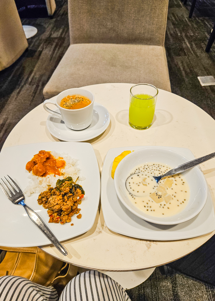 Food at Miracle Lounge DMK