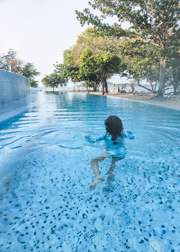 Island Escape by Burasari Beachfront Pool with Kids