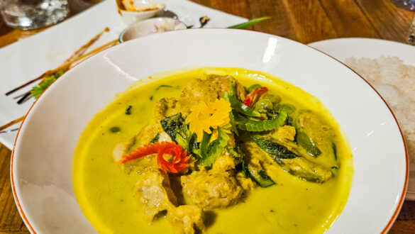 Island Escape by Burasari Eat Restaurant Green Curry