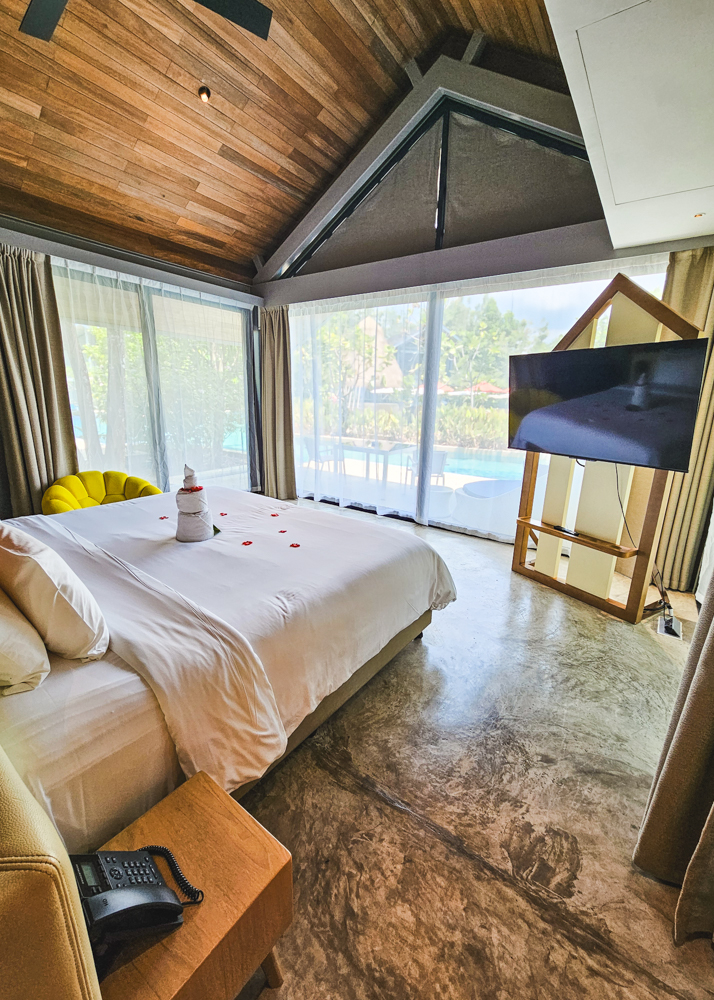 Island Escape by Burasari One-Bedroom Pool Access Villa Bedroom