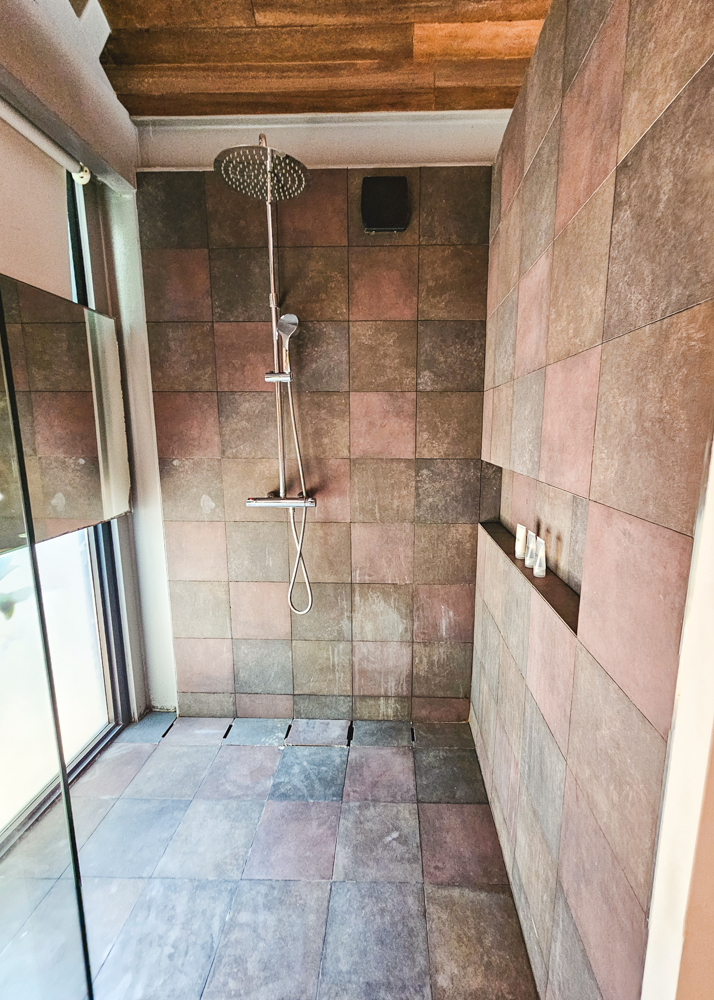 Island Escape by Burasari One-Bedroom Pool Access Villa Shower