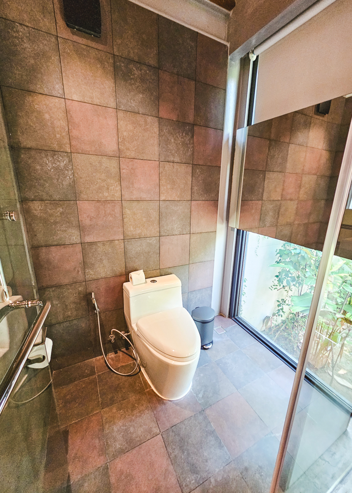 Island Escape by Burasari One-Bedroom Pool Access Villa Toilet