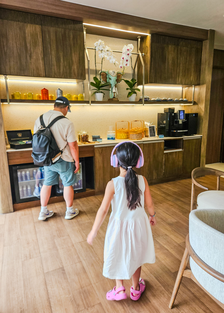 The Naka Island Lobby Lounge Refreshments