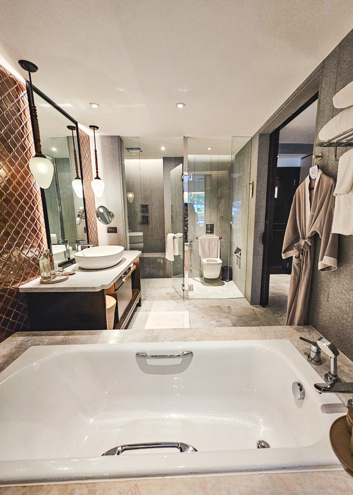 JW Marriott Khao Lak Deluxe Lagoon Pool Access Room Bathroom